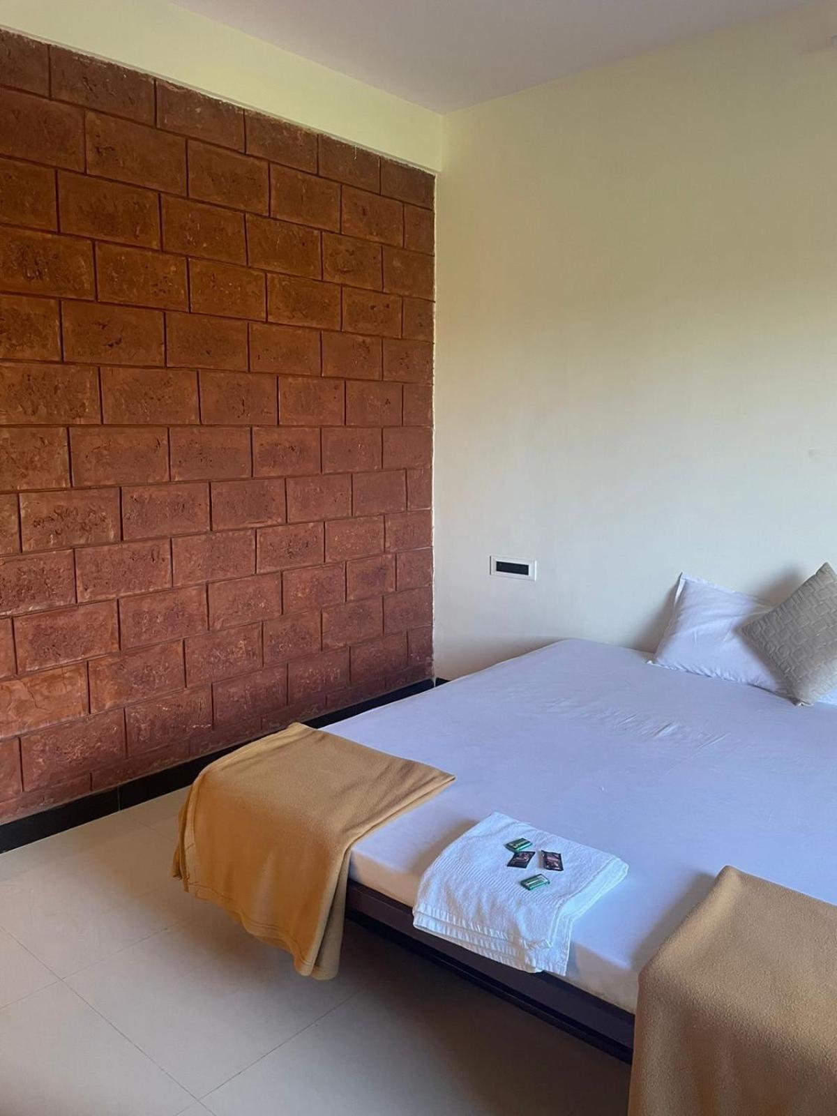 Scarlet Resort Alībāg Εξωτερικό φωτογραφία